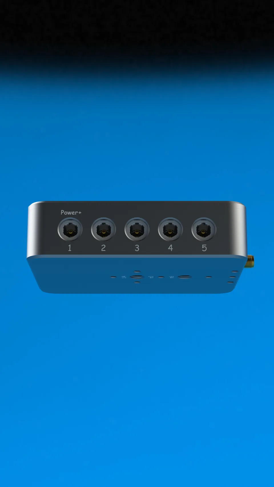 AAHUB 焕新版 DC 输出面，可见 Power+ 主控供电接口